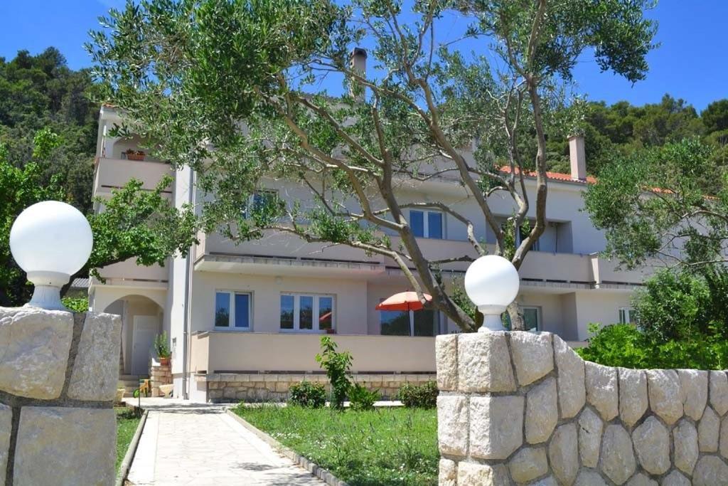 Rooms Marijana Kampor Ngoại thất bức ảnh